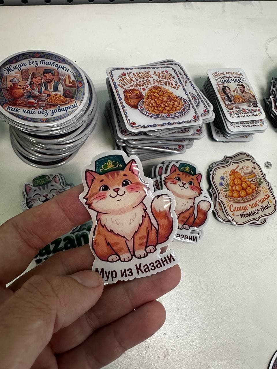 Магнит с эпоксидной смолой — иллюстрация «Мур из Казани», тираж сувенирных магнитов